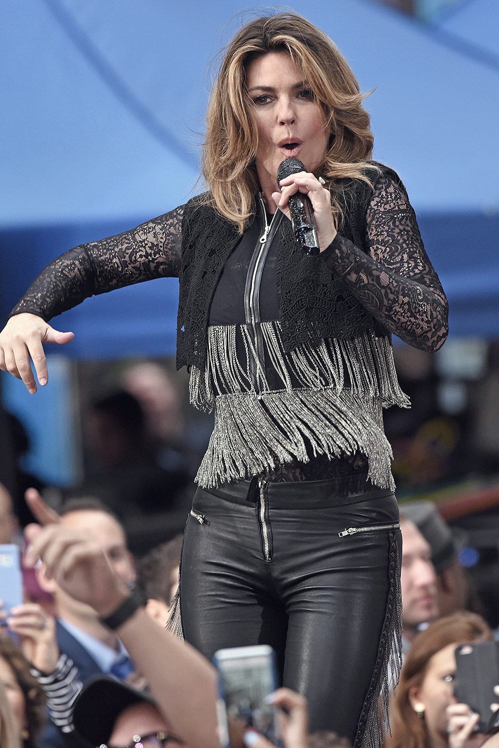 Shania Twain performs at Today show - Leather Celebrities