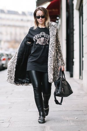 Amelie Lloyd street style in Paris