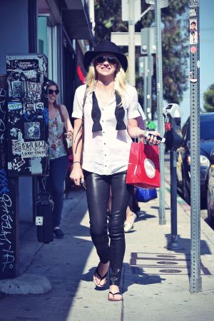 Anna Faris at Wax Melrose in Los Angeles