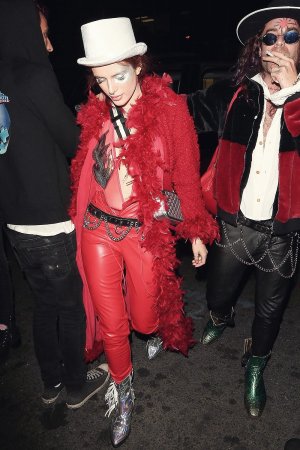 Bella Thorne celebrates boyfriend Modsun’s birthday with sister Dani