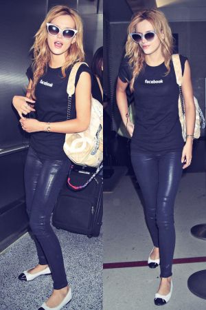 Bella Thorne making her way through LAX Airport
