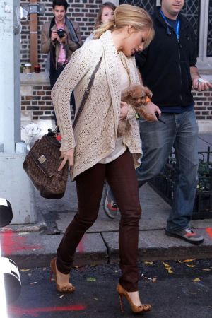 Blake Lively on the Gossip Girl set