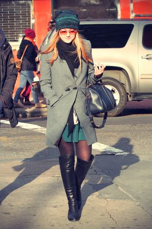 Dakota Fanning stroll through SoHo