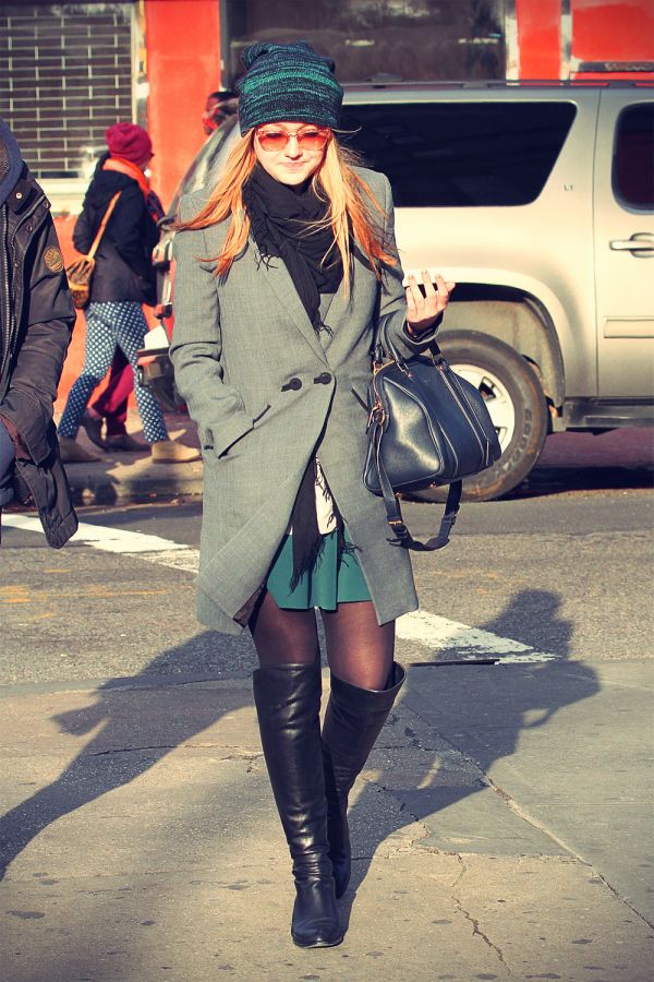 Dakota Fanning stroll through SoHo