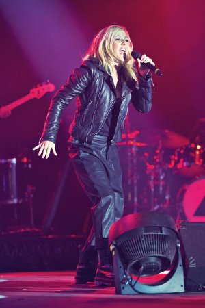 Ellie Goulding performs at Sundown Festival