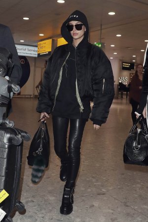 Hailey Baldwin Heathrow Airport