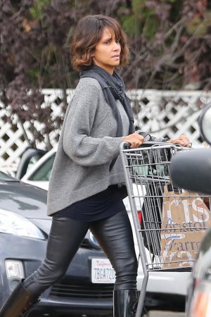 Halle Berry shops at Bristol Farms