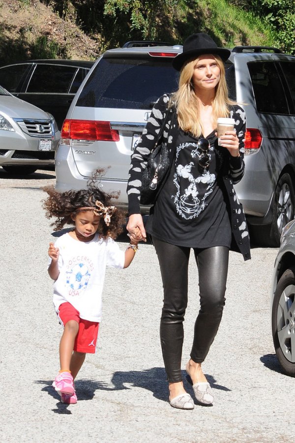 Heidi Klum take her kids to their soccer game