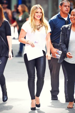 Hilary & Haylie Duff visit Extra at Universal Studios