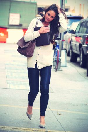 Katie Holmes heading into the stage door of the Music Box Theatre