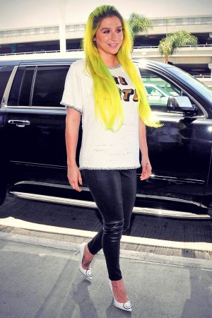 Kesha departing on a flight at LAX airport