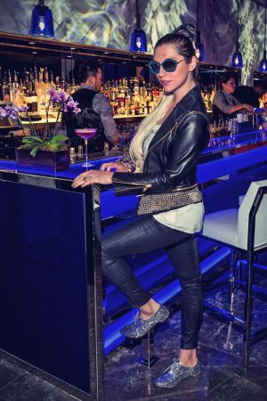 Kesha poses for a picture while visiting the Hakkasan restaurant