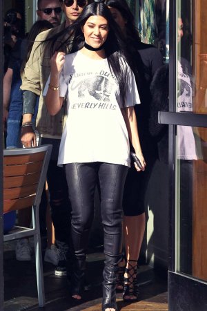 Kourtney Kardashian was seen with her sister Kim at Hugo’s Restaurant