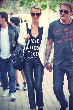 Laeticia Hallyday shopping with friends