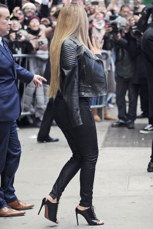 Mariah Carey leaves the Good Morning America show after promoting her new ablum