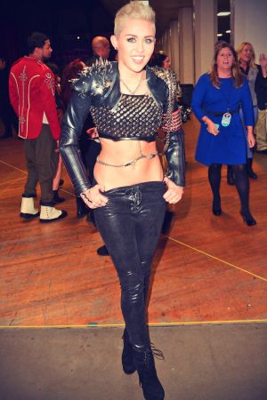 Miley Cyrus perform at VH1 Divas 2012
