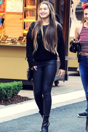 Paris Berelc spotted doing some holiday shopping at the Americana