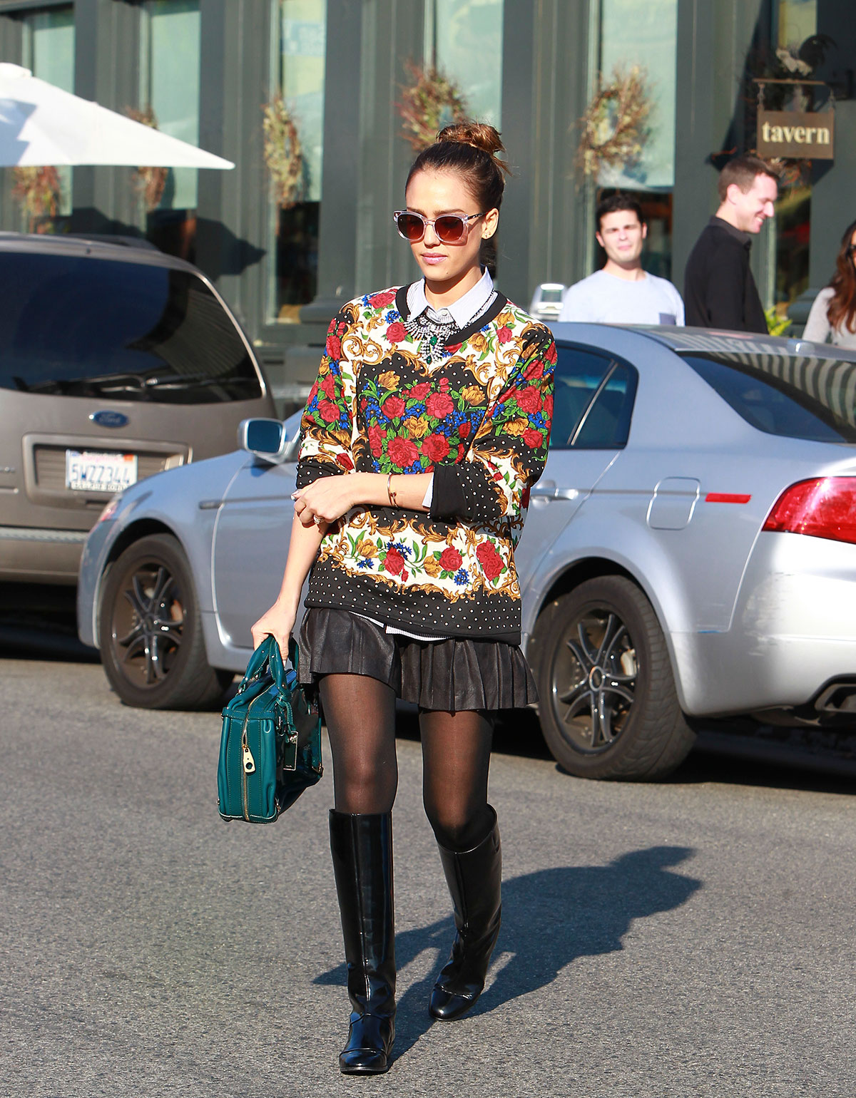 Jessica Alba leaving Tavern restaurant