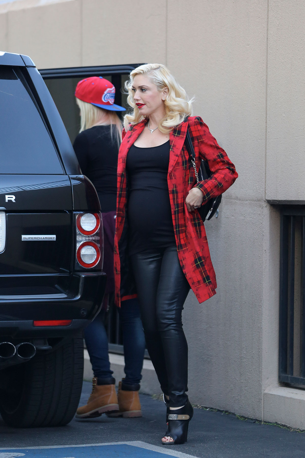 Gwen Stefani takes her kids to a Christmas party