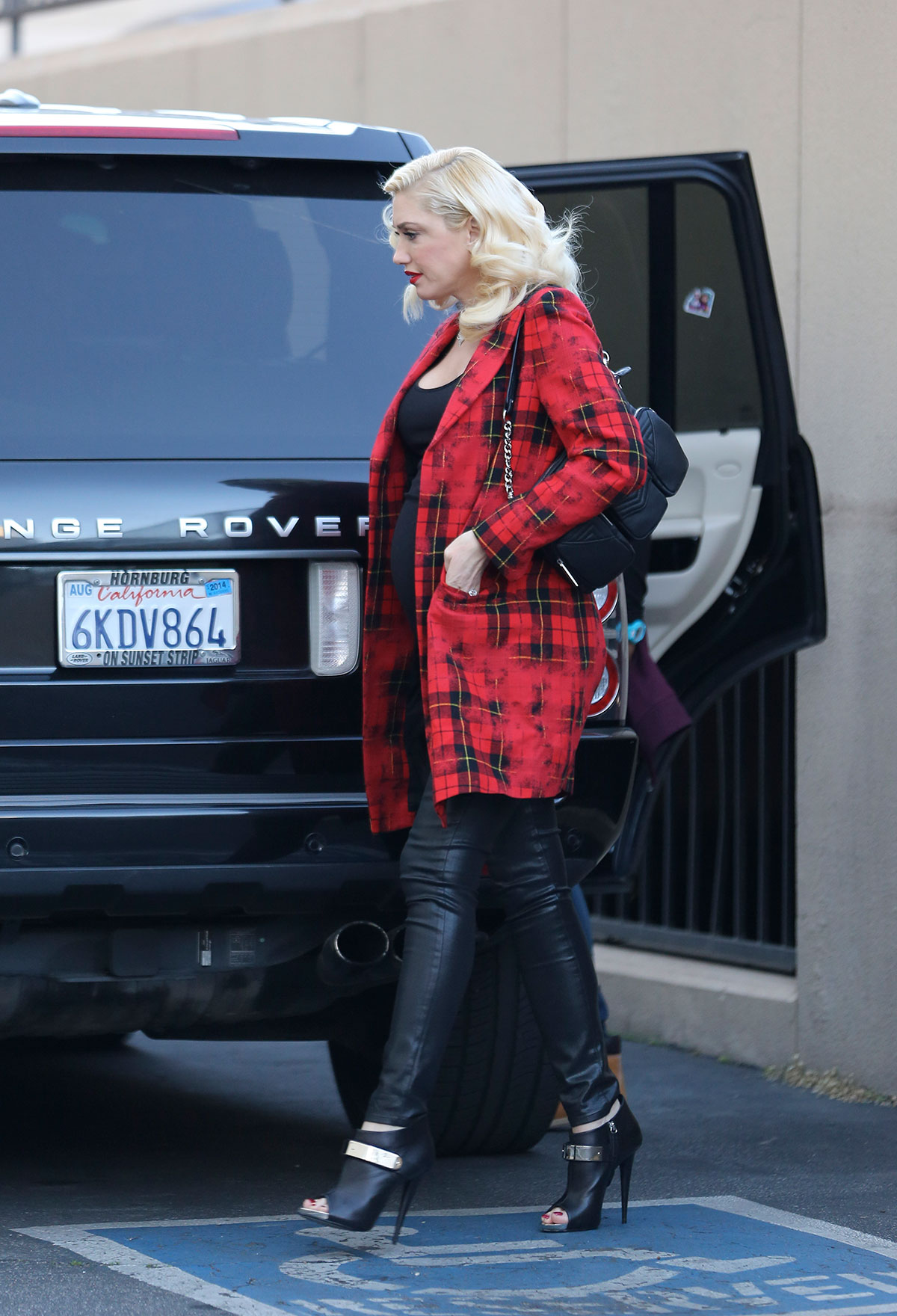 Gwen Stefani takes her kids to a Christmas party