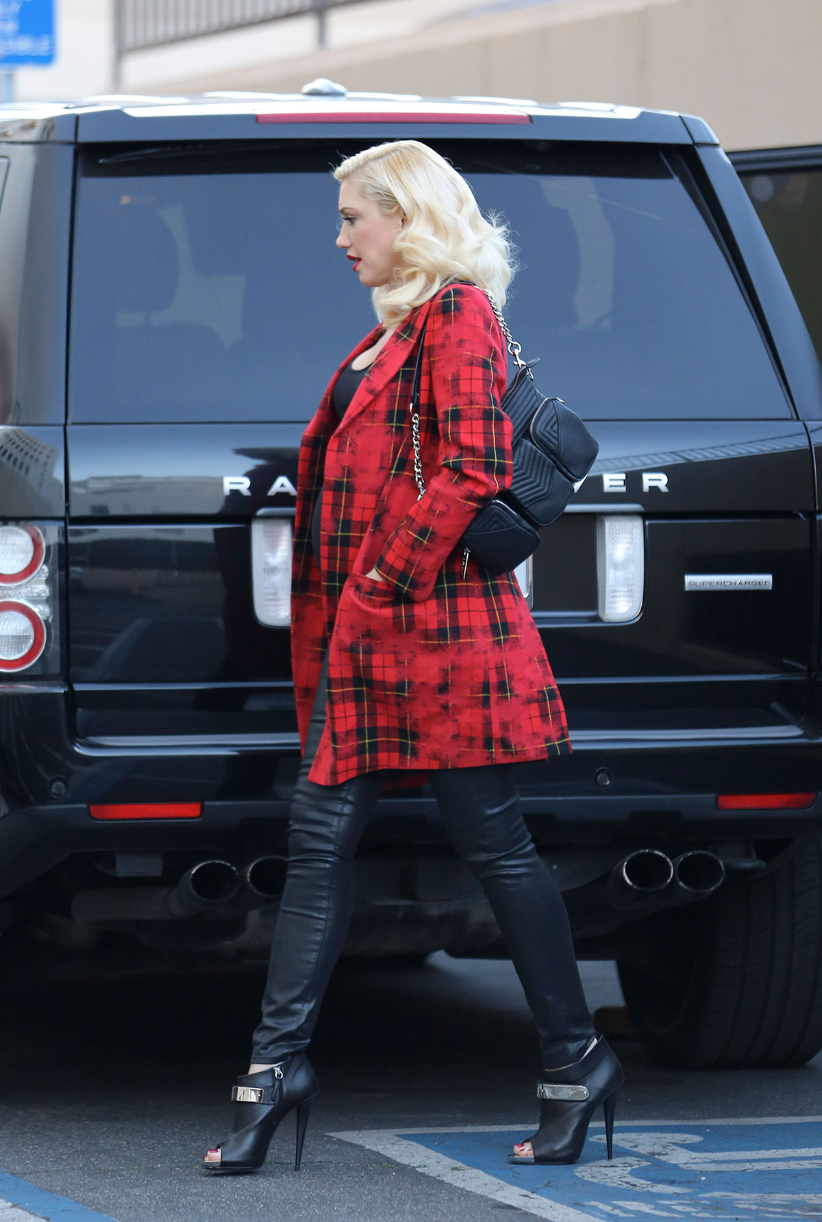 Gwen Stefani takes her kids to a Christmas party