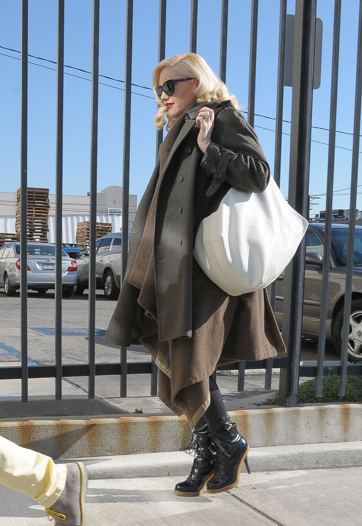 Gwen Stefani runs errands in LA