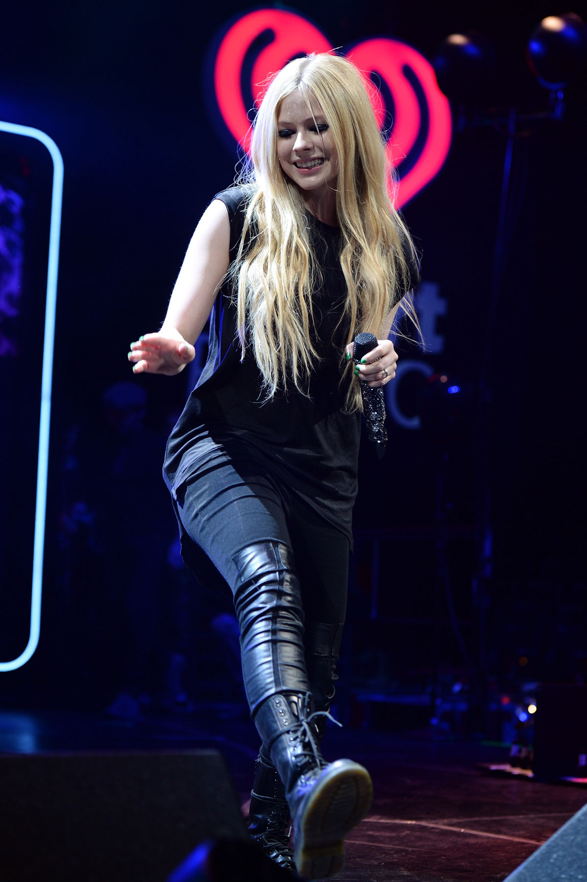 Avril Lavigne performs at Y100 Jingle Ball