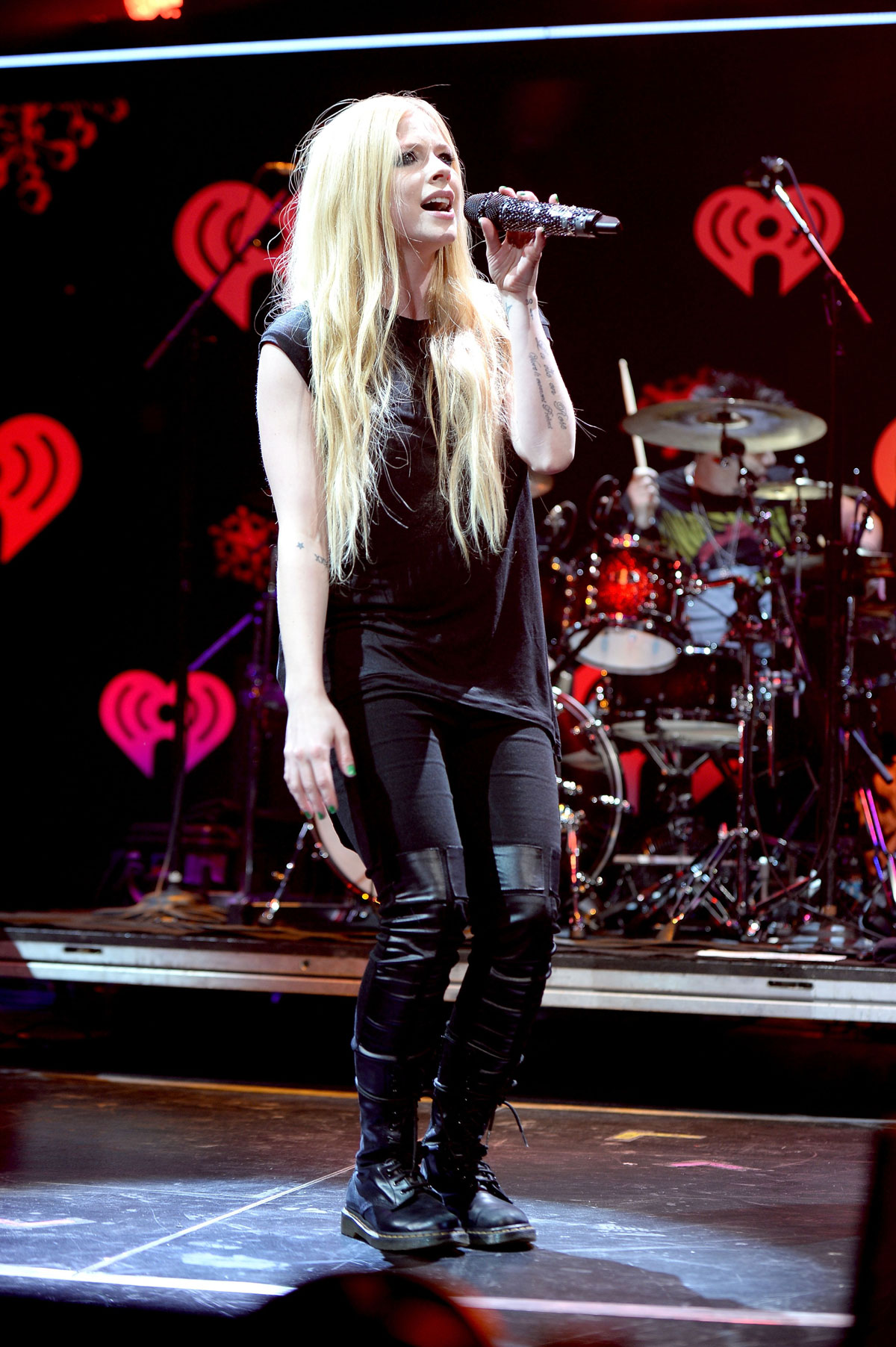 Avril Lavigne performs at Y100 Jingle Ball