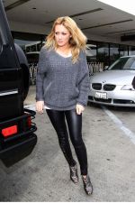 Hilary Duff Arriving at LAX with Mike May 4, 2008 – Star Style
