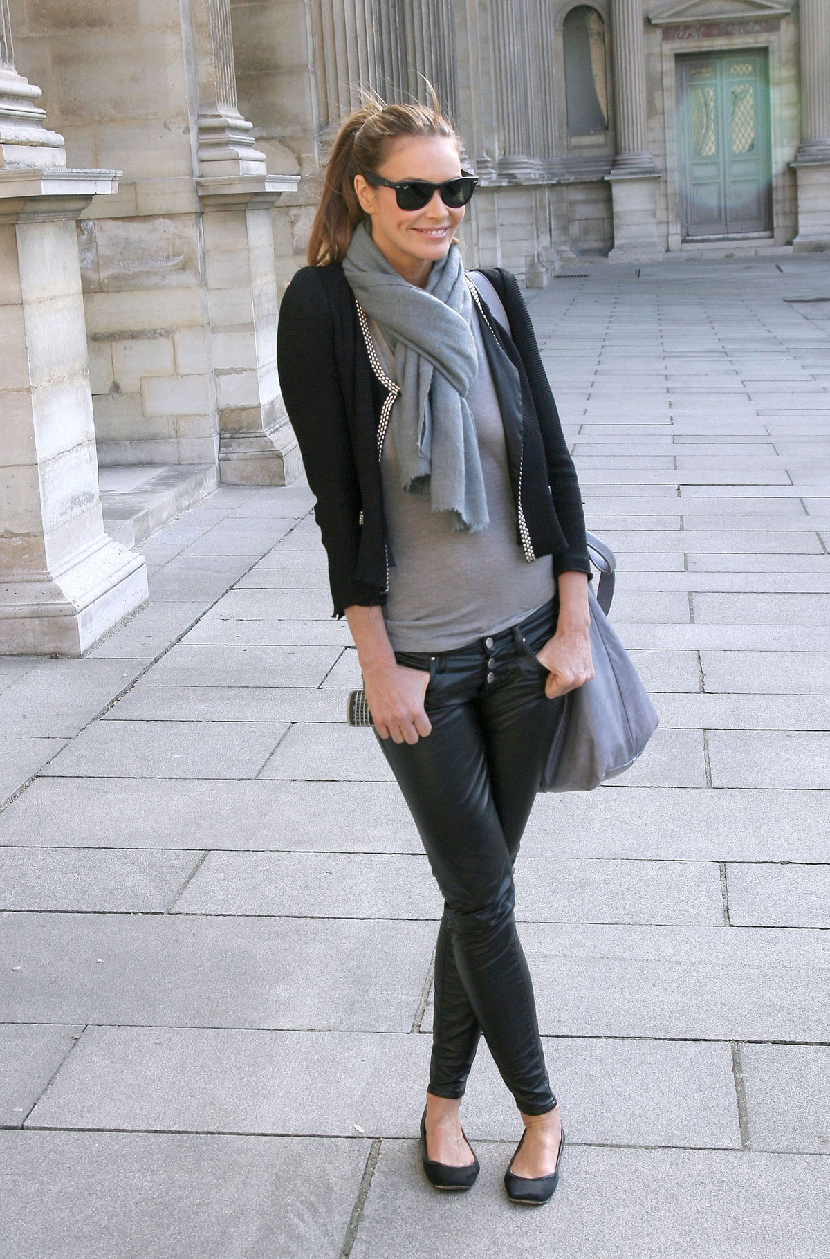 Elle MacPherson attends Louis Vuitton show