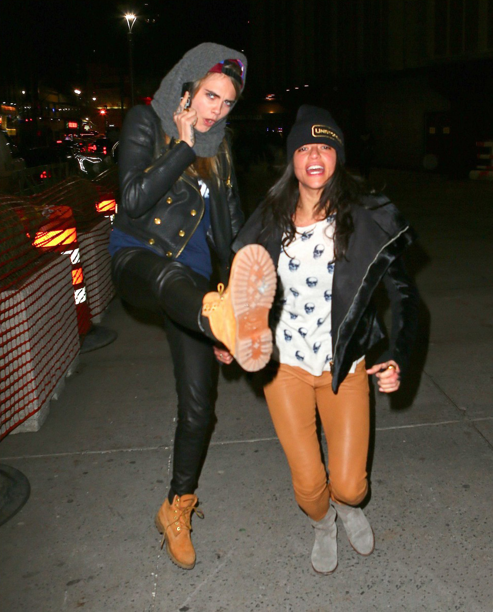 Cara Delevingne leans in for a smooch with Michelle Rodriguez