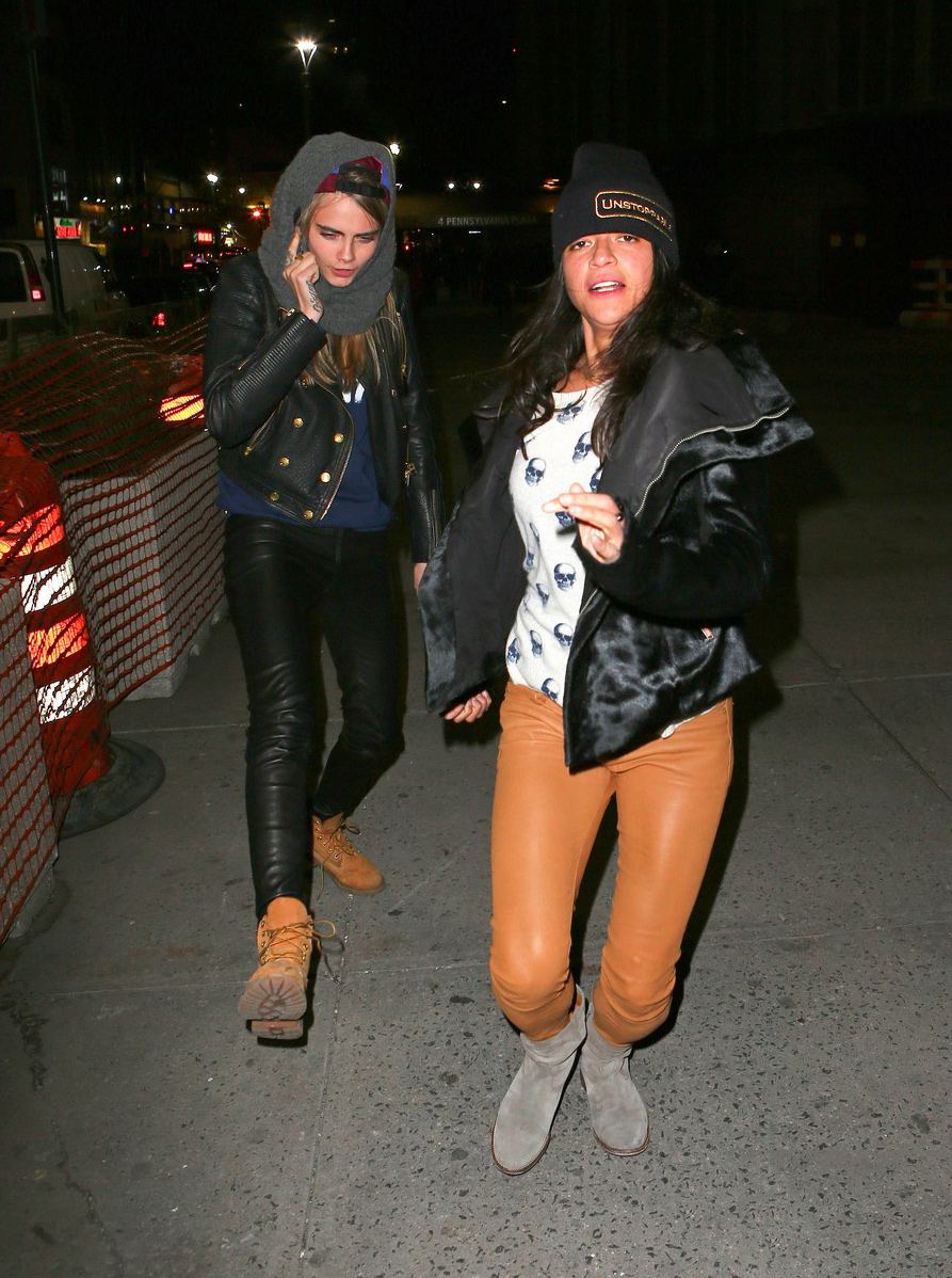 Cara Delevingne leans in for a smooch with Michelle Rodriguez
