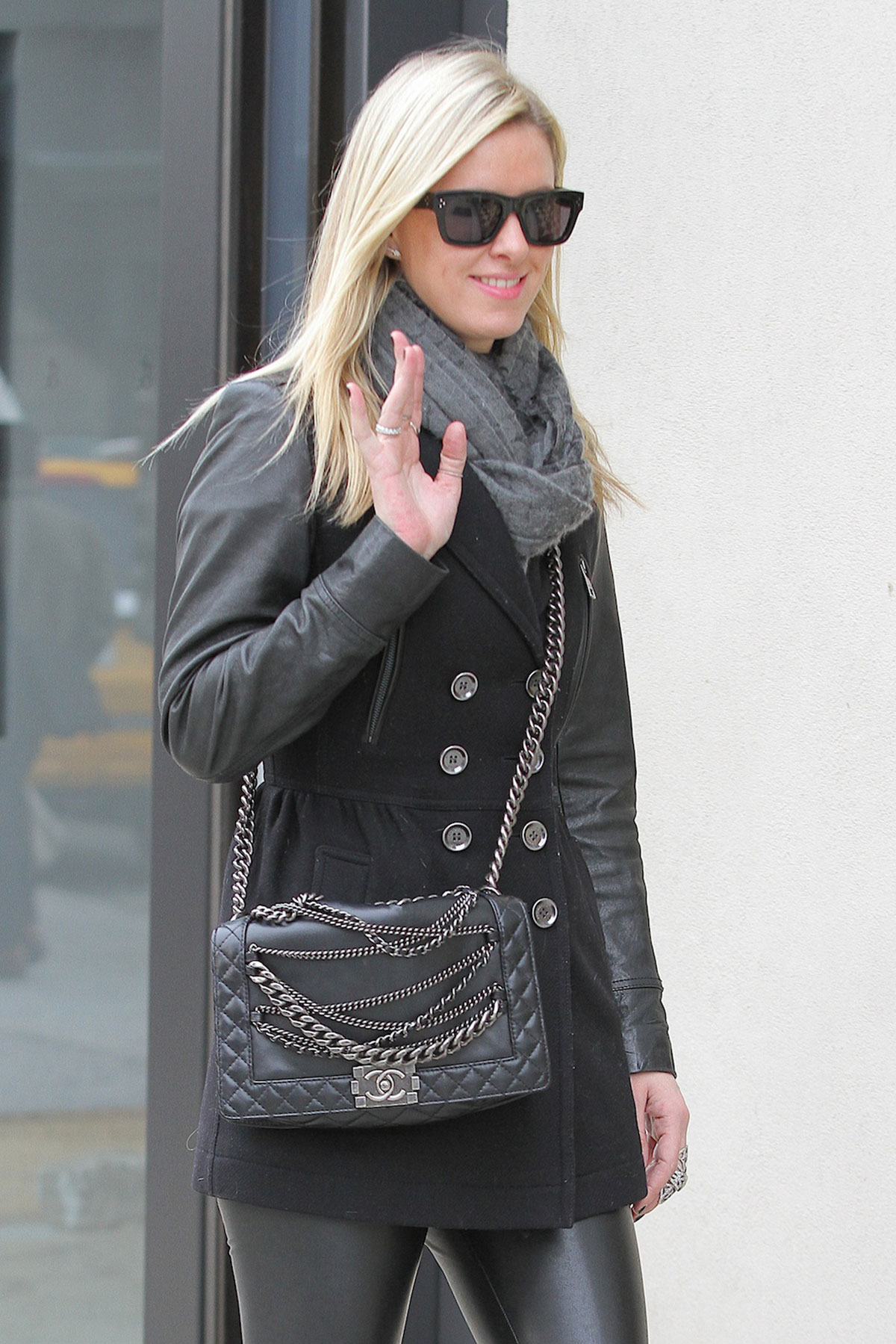 Paris and Nicky Hilton Shopping around the Meat Packing District (part1)