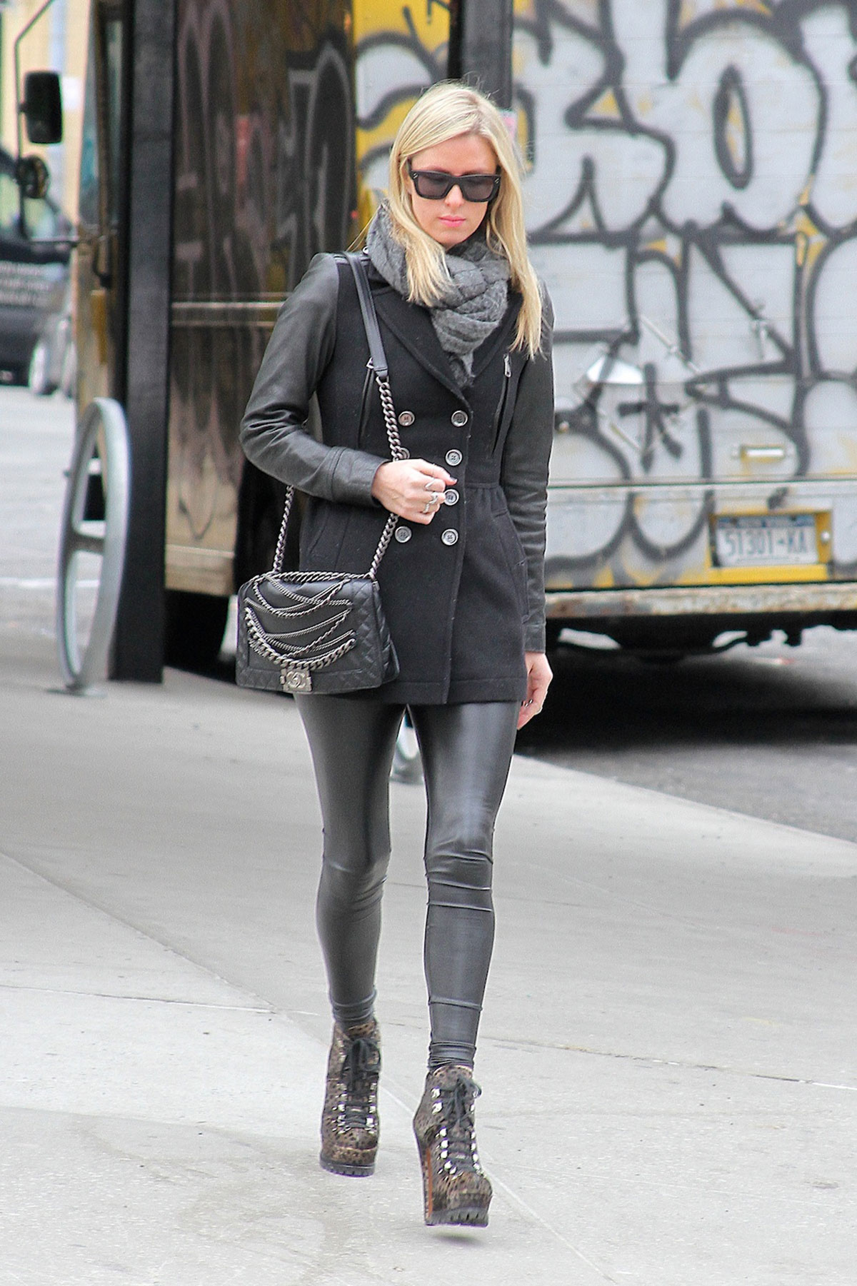 Paris and Nicky Hilton Shopping around the Meat Packing District (part1)