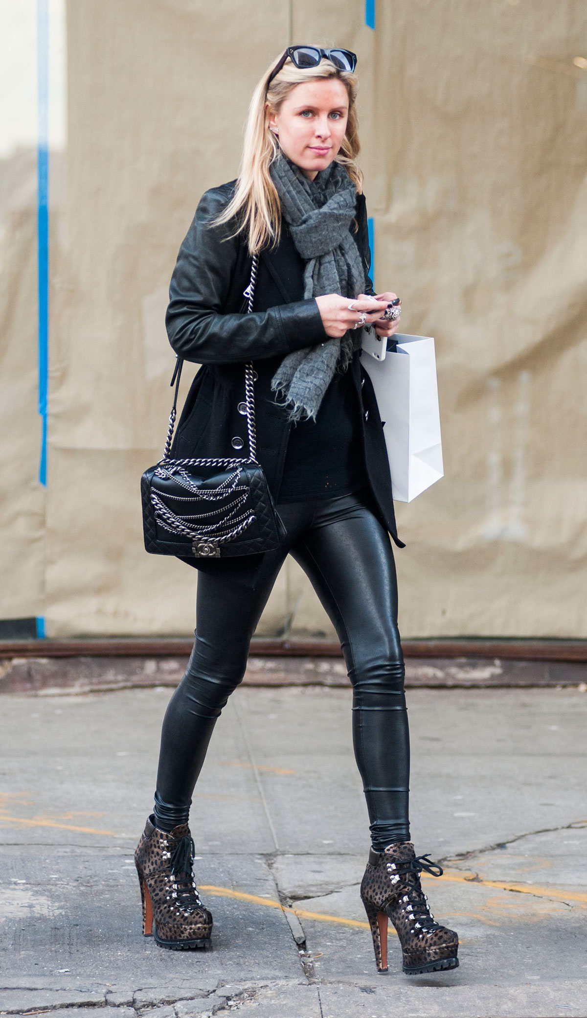 Paris and Nicky Hilton Shopping around the Meat Packing District (part1)