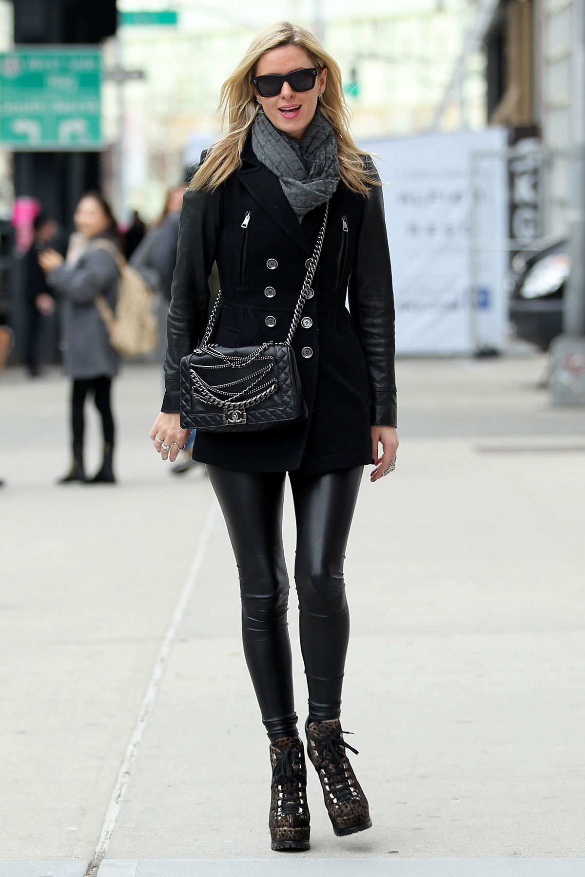 Paris and Nicky Hilton Shopping around the Meat Packing District (part1)