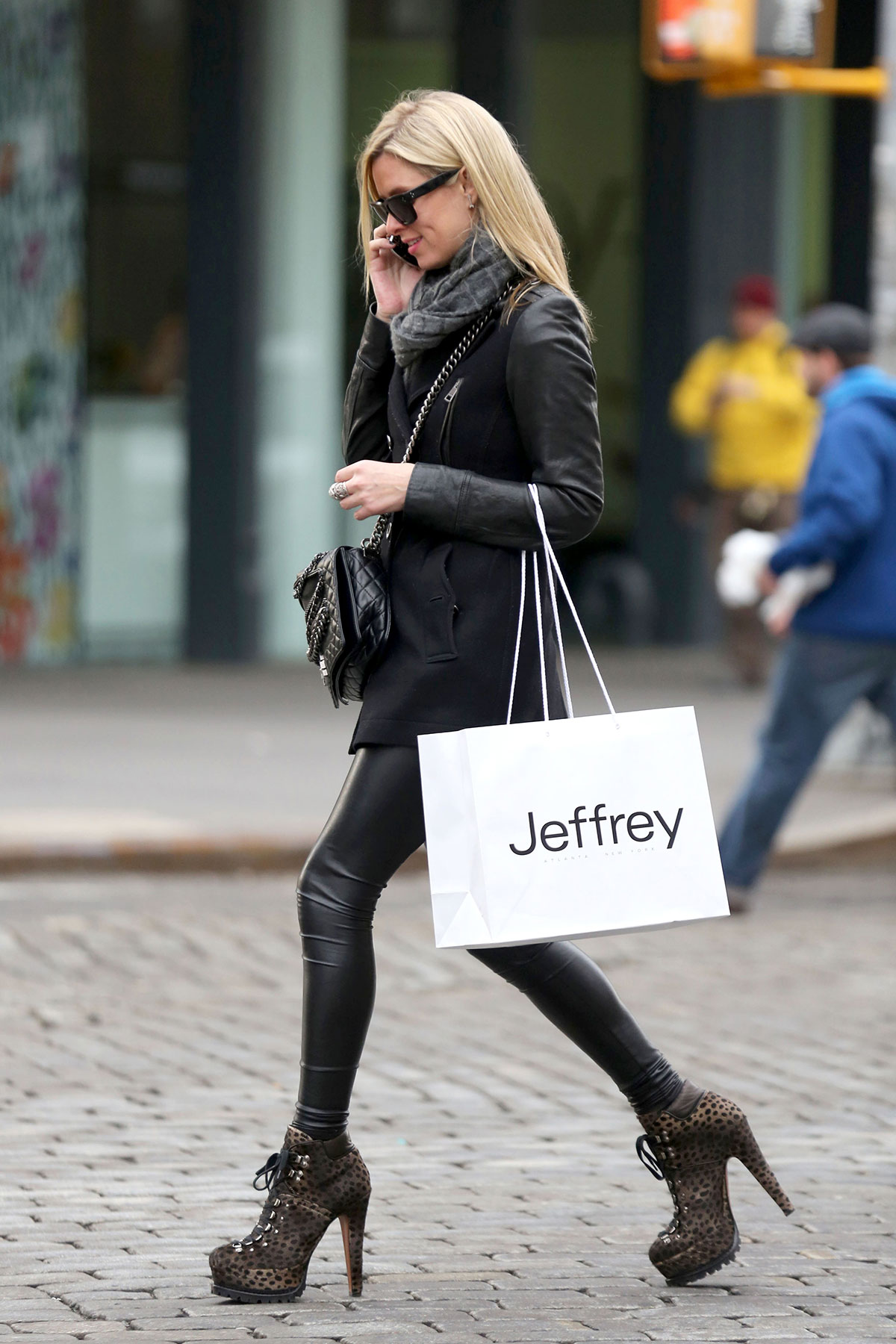 Paris and Nicky Hilton Shopping around the Meat Packing District (part1)