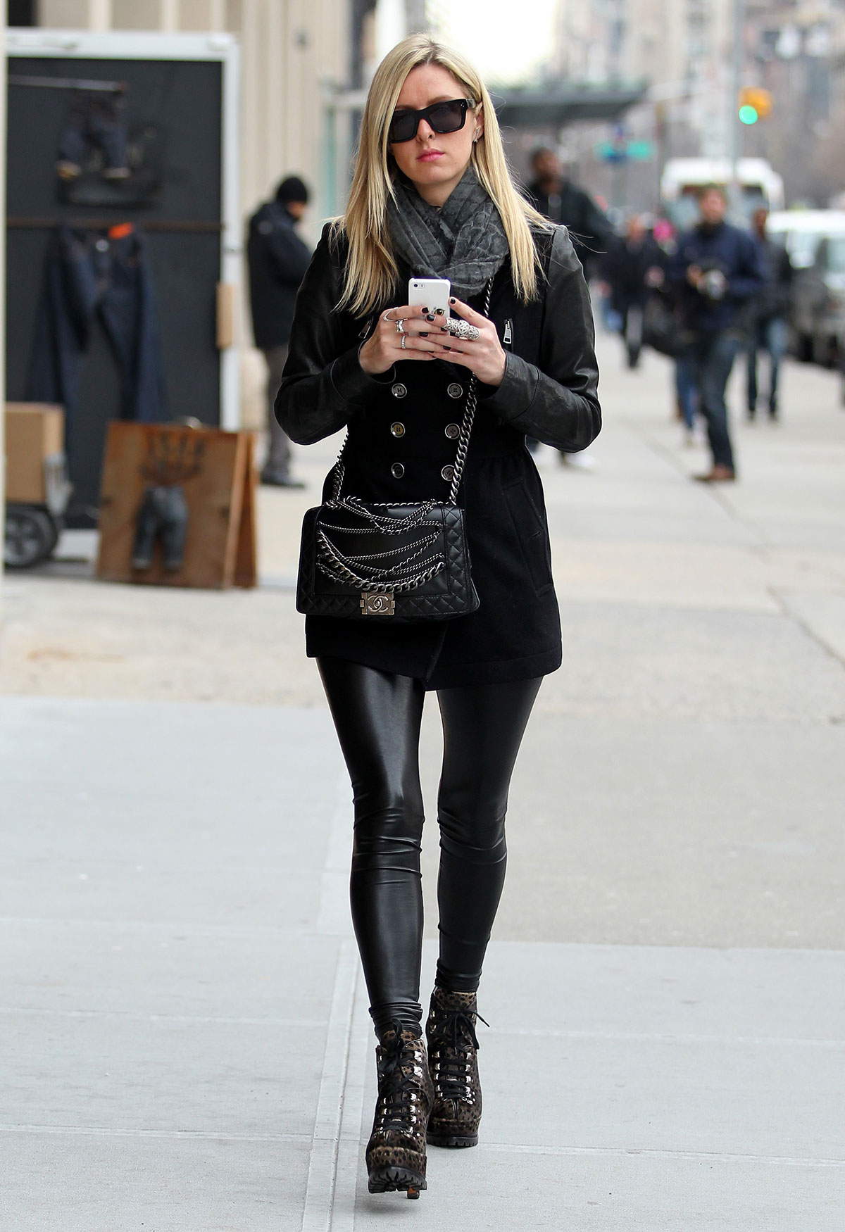 Paris and Nicky Hilton Shopping around the Meat Packing District (part1)