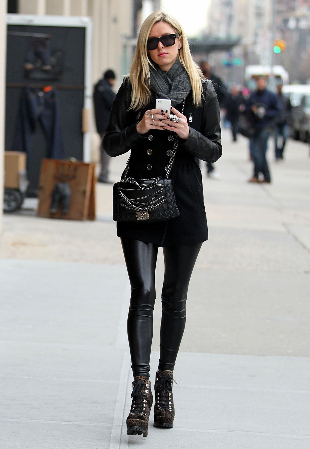 Paris and Nicky Hilton Shopping around the Meat Packing District (part1)