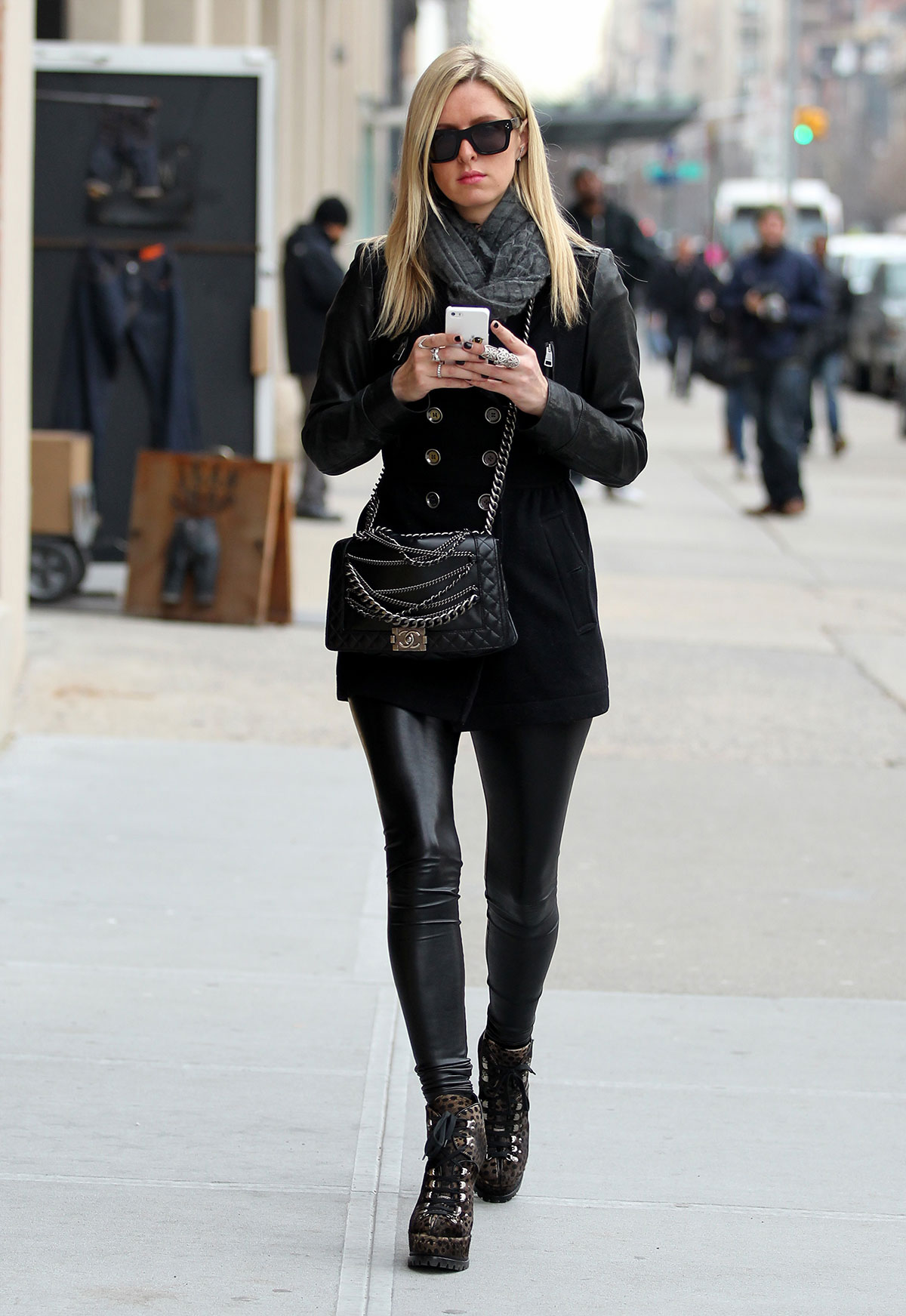 Paris and Nicky Hilton Shopping around the Meat Packing District (part1)