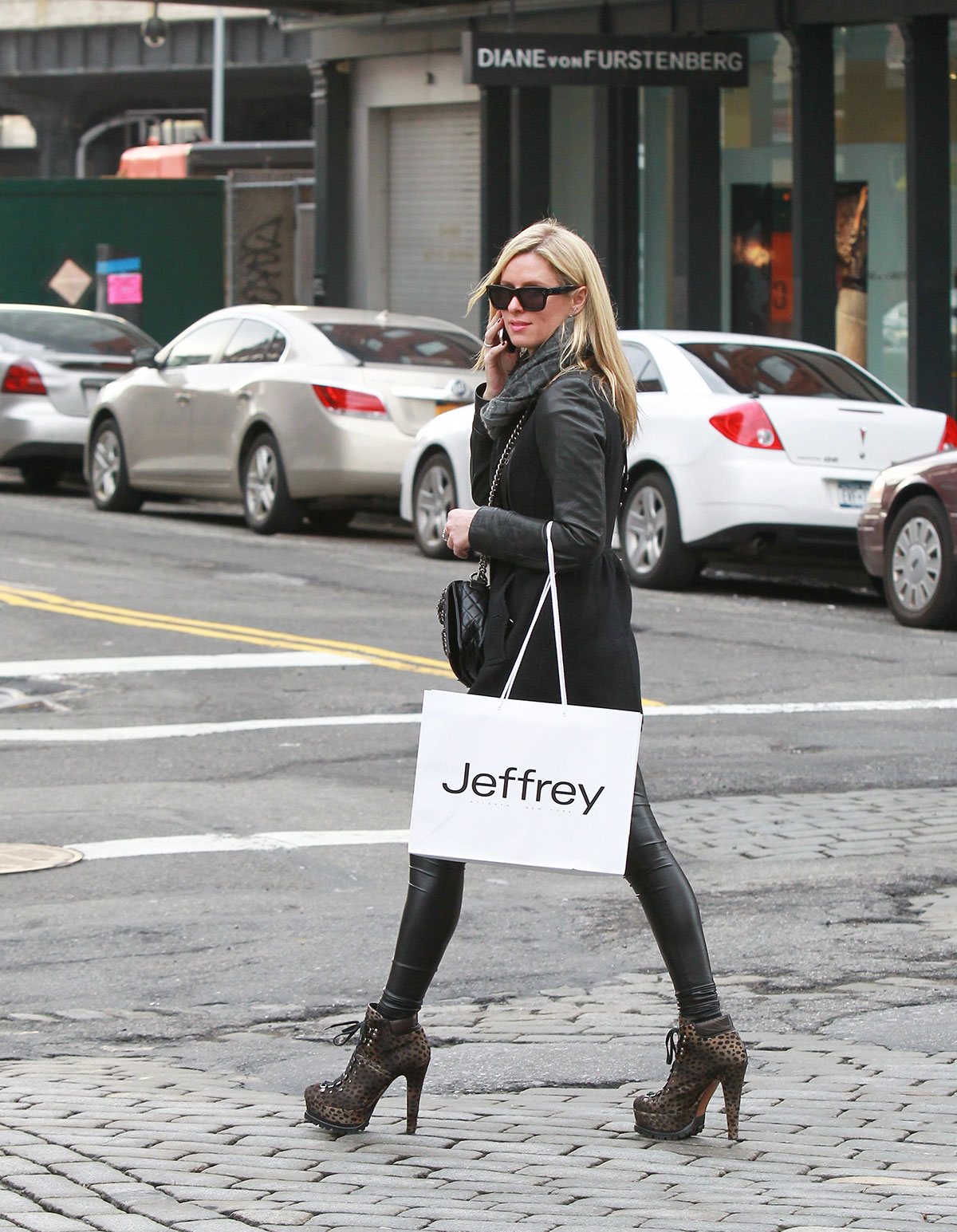 Paris and Nicky Hilton Shopping around the Meat Packing District (part2)