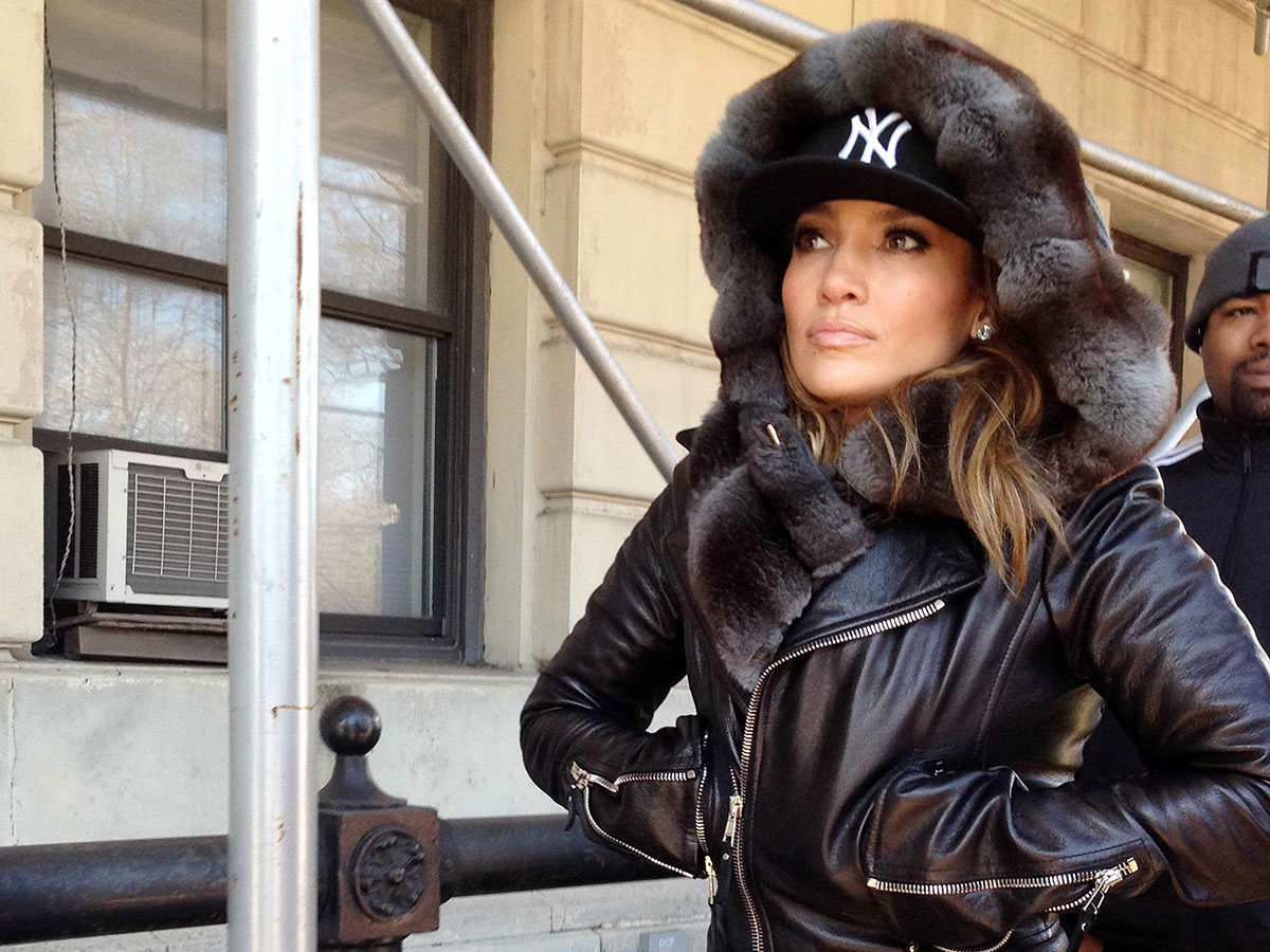 Jennifer Lopez goes for a walk in Central Park