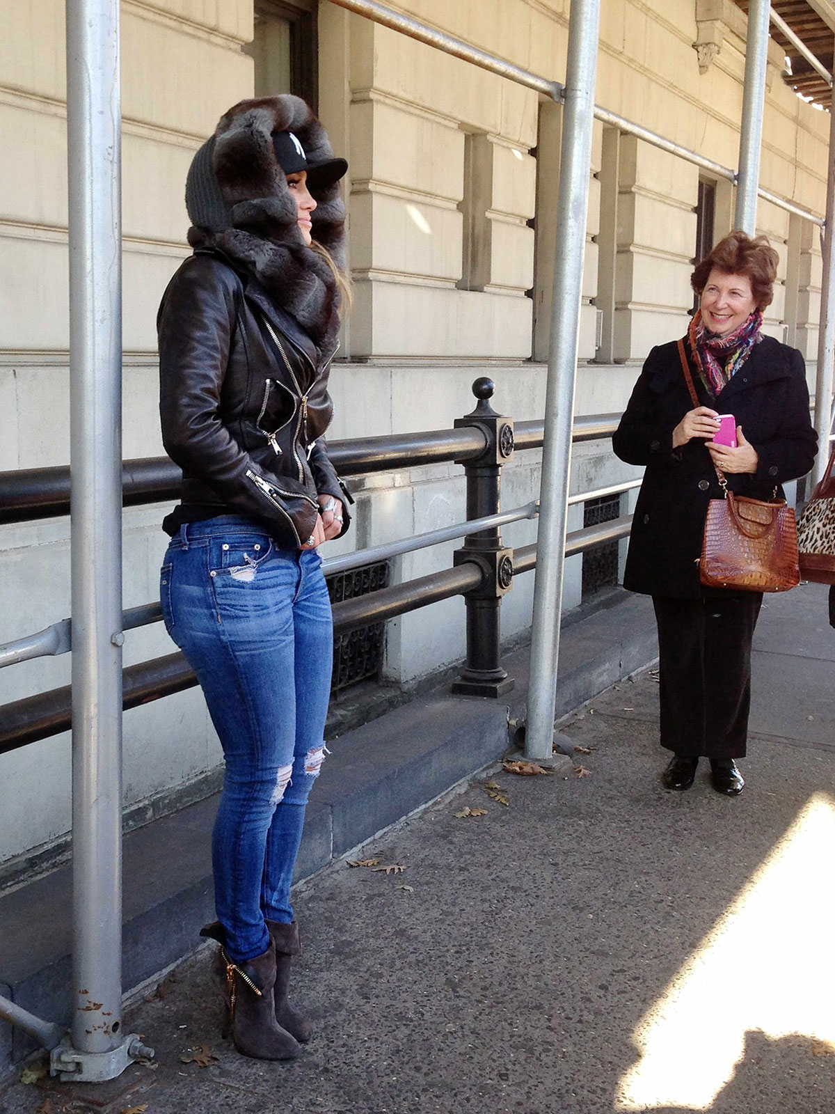 Jennifer Lopez goes for a walk in Central Park