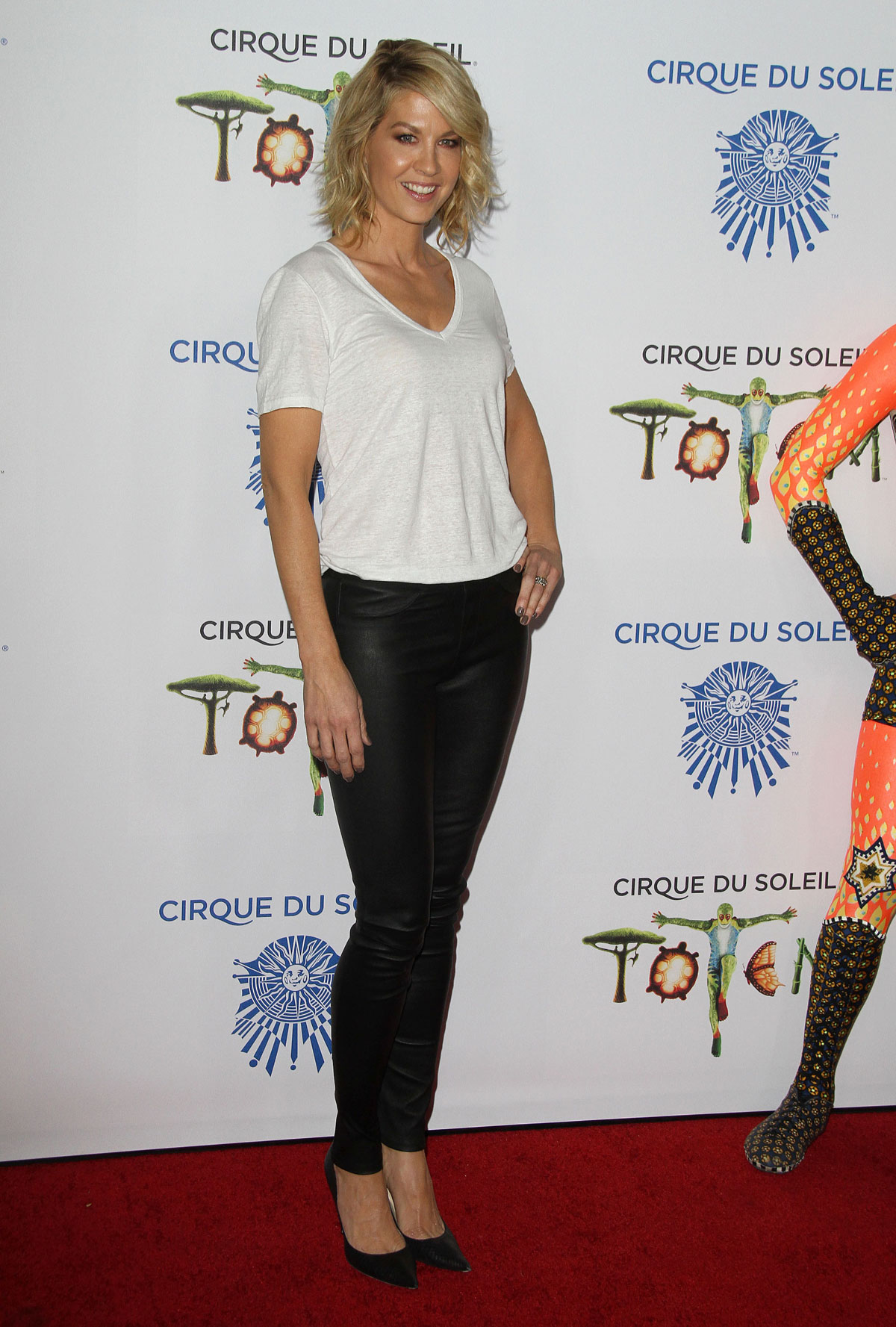 Jenna Elfman attends Opening night of Cirque du Soleil