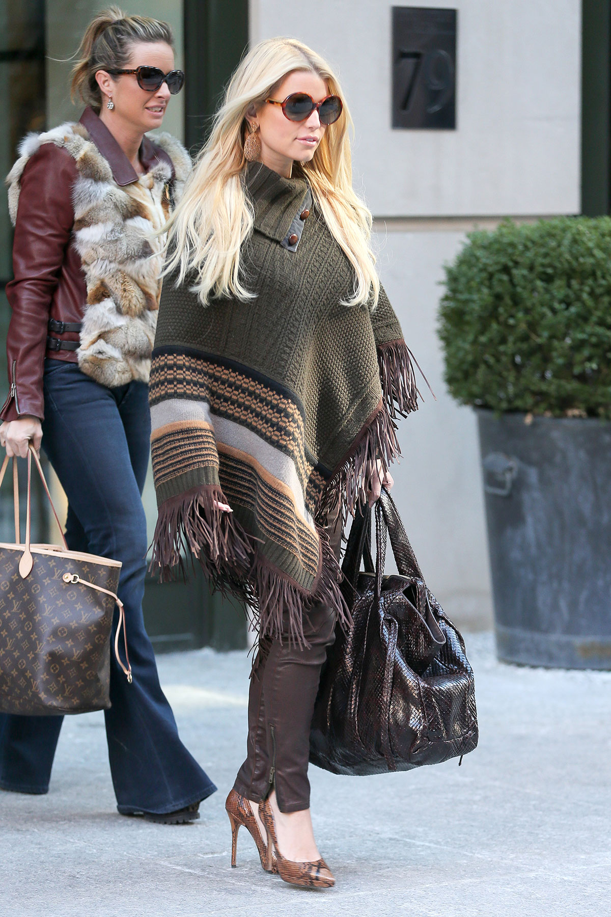 Jessica Simpson leaves JFK airport and arrives at LAX