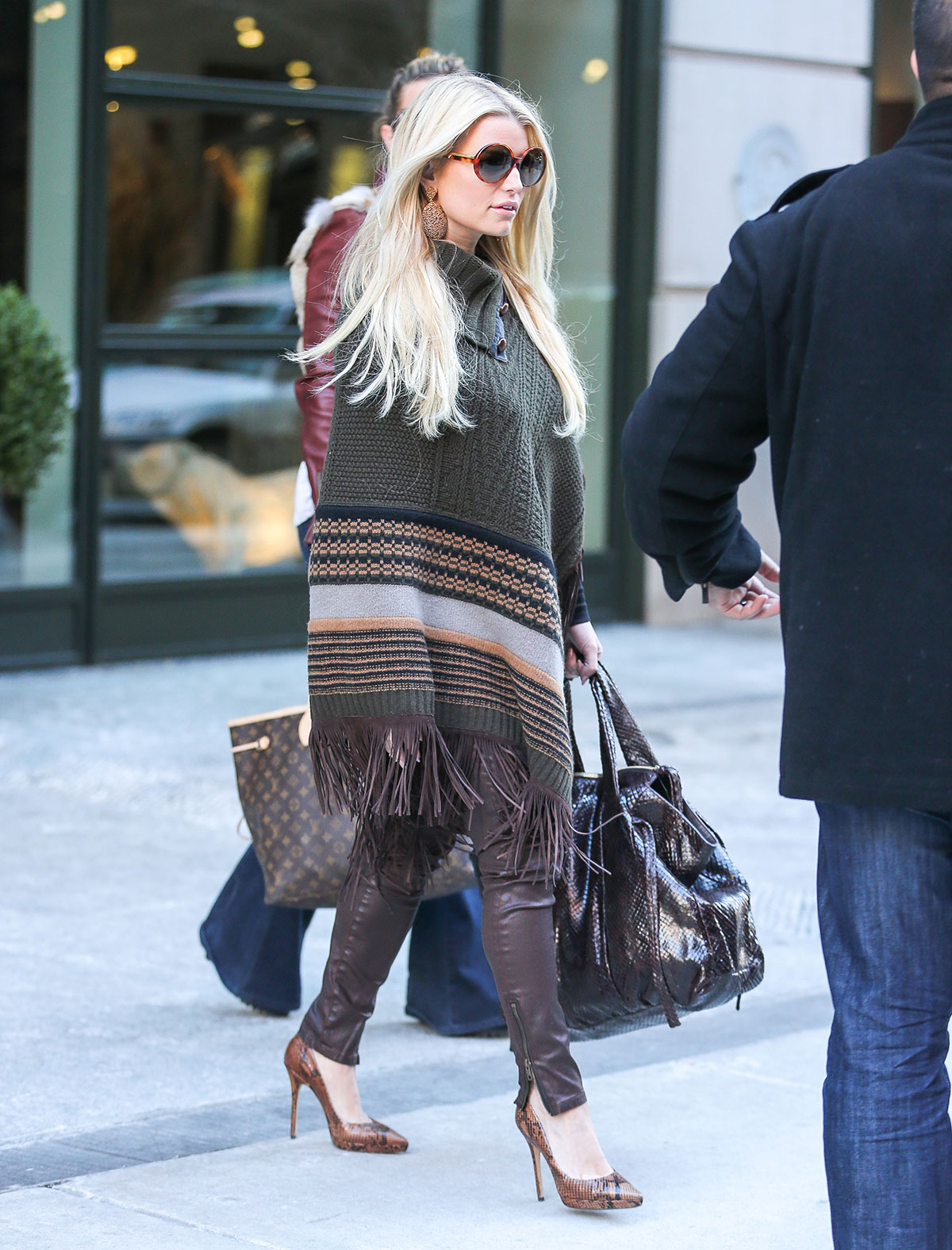 Jessica Simpson leaves JFK airport and arrives at LAX