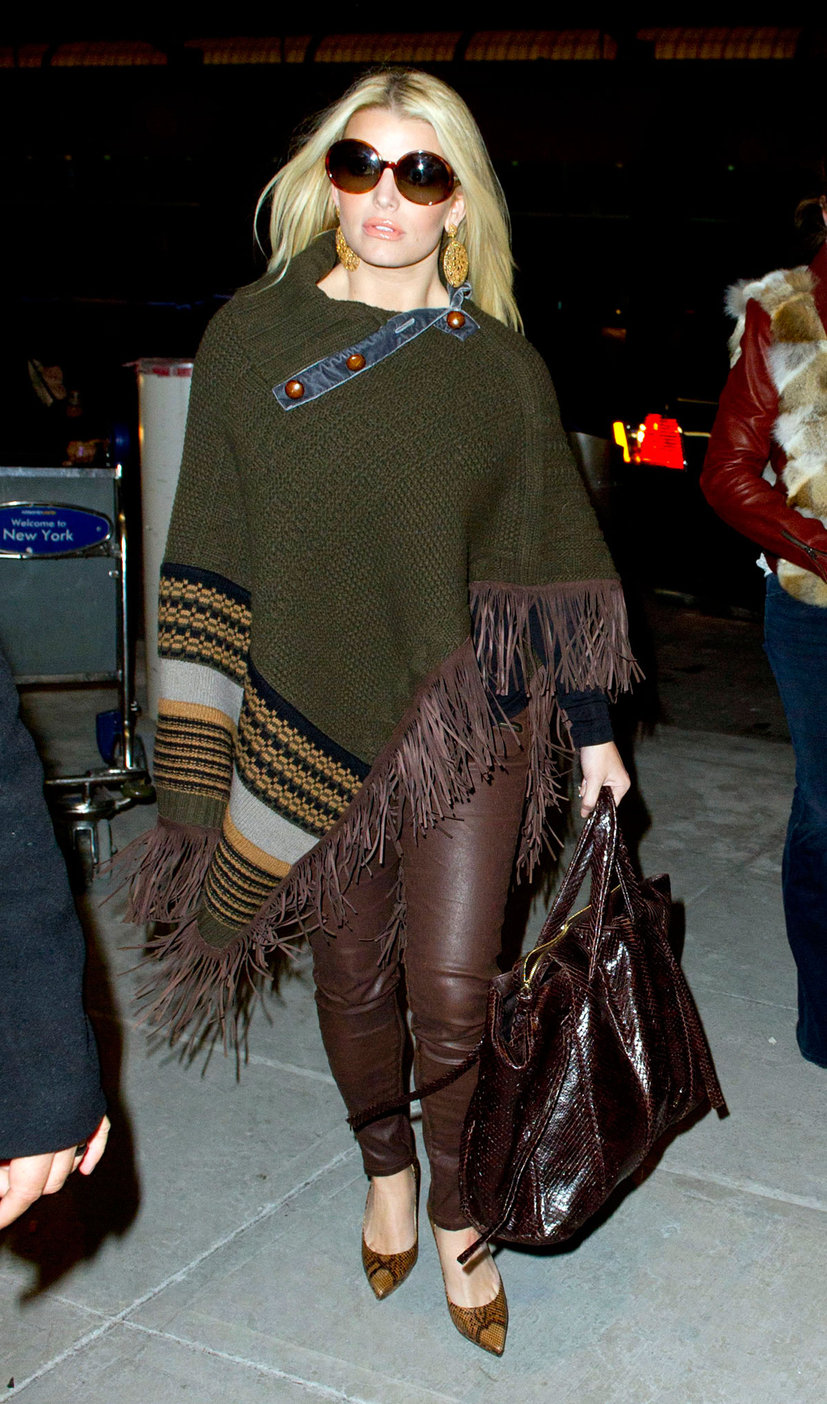 Jessica Simpson leaves JFK airport and arrives at LAX