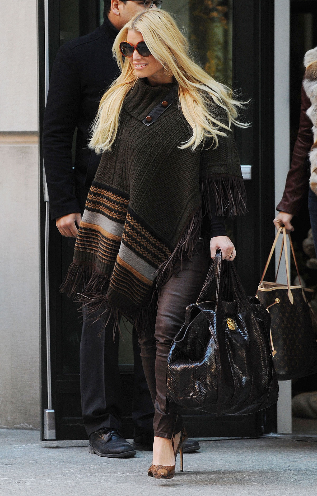 Jessica Simpson leaves JFK airport and arrives at LAX