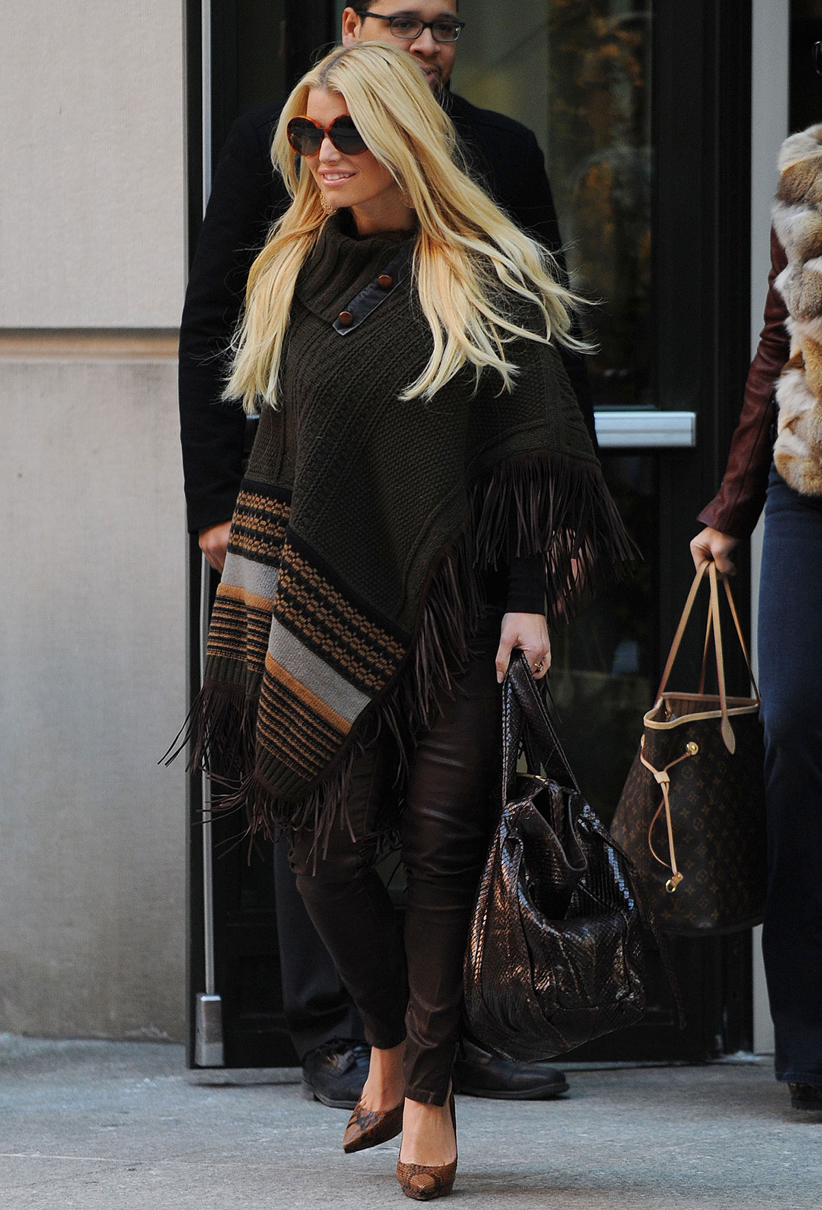 Jessica Simpson leaves JFK airport and arrives at LAX