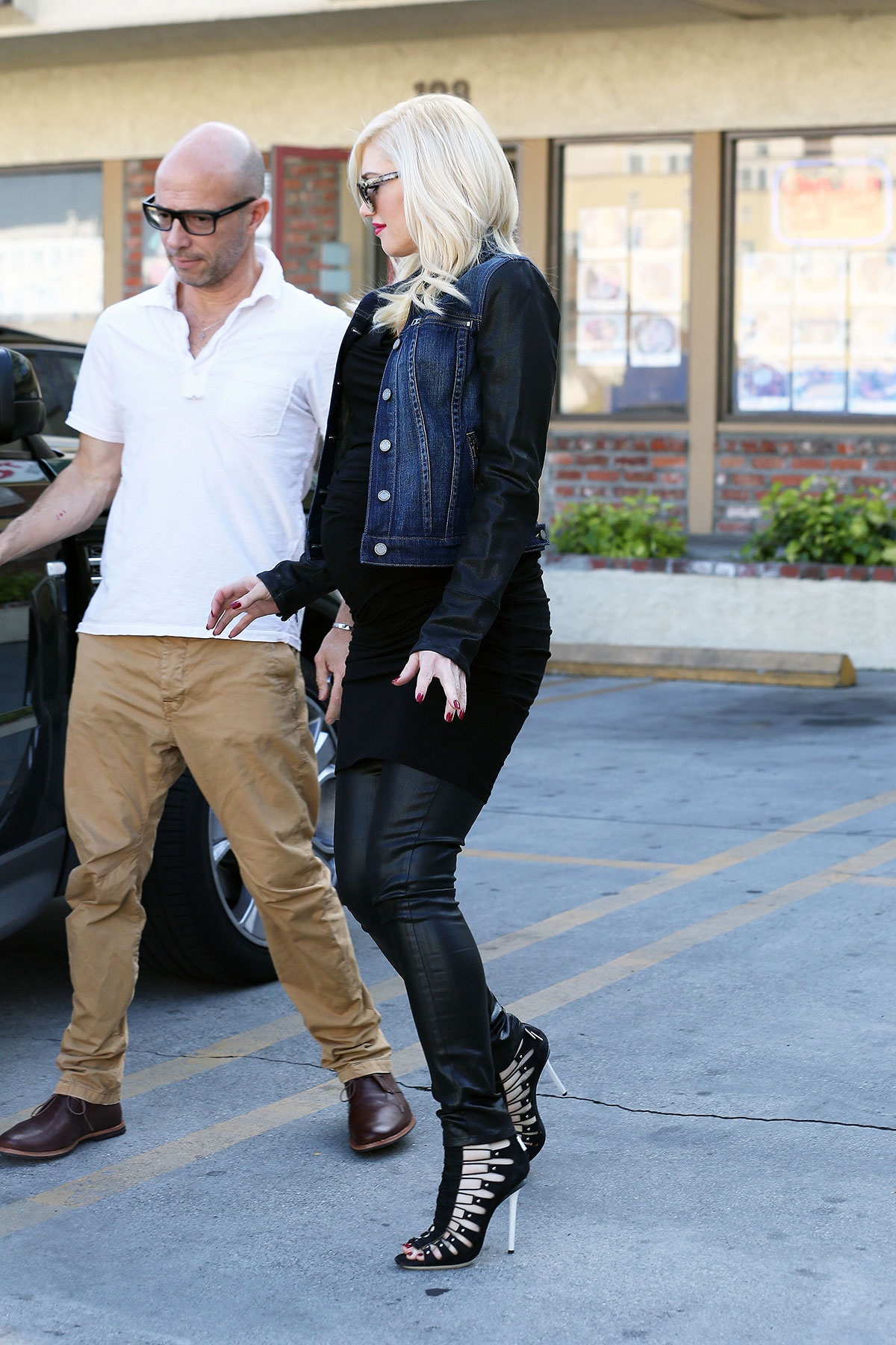 Gwen Stefani at Jesun Acupuncture Clinic